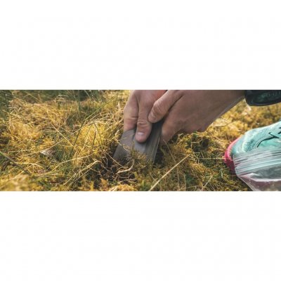 A lightweight and versatile trowel made of durable duralumin.