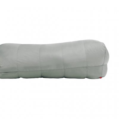 Shark fin-shaped footbox provides increased freedom of movement for the feet.