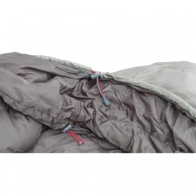 The hood’s upper and lower adjustments use cords of different thicknesses for easy adjustment even in the dark.