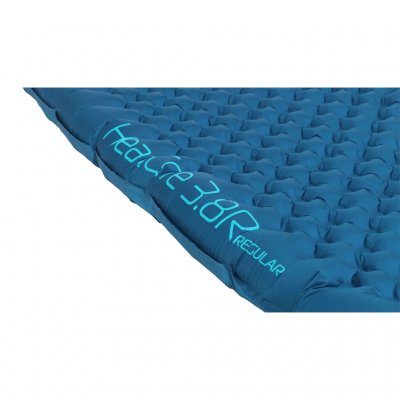 Multiple small air chambers inside the sleeping mat provide excellent stability and comfort.