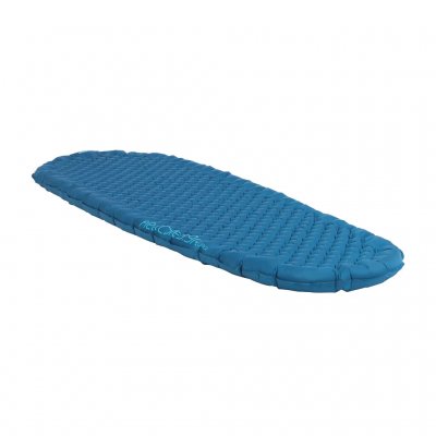 Inflatable sleeping mat with a generous sleeping area from Robens.