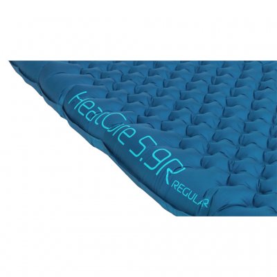 Multiple small air chambers inside the sleeping mat provide excellent stability and comfort.