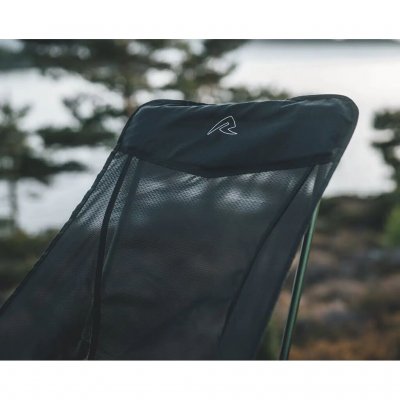 High backrest. Mesh panels provide good comfort and breathability.