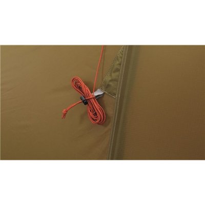 Tältlinorna fästs enkelt i den inbyggda öglan vilket ger en snabbare montering och rivning av tältet.