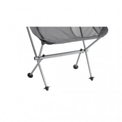 Wide feet make the chair more stable on soft ground.