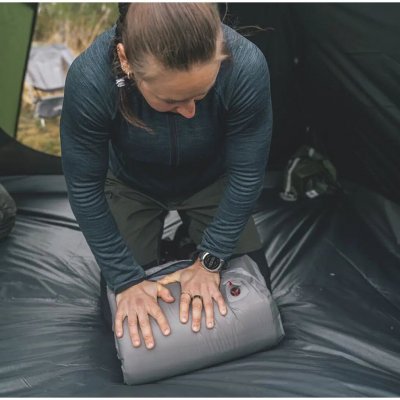 Reliable 6 cm thick sleeping mat with a compact pack size and durable material.