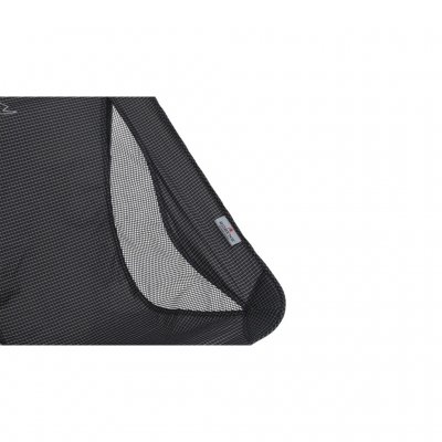 Breathable mesh side panels.