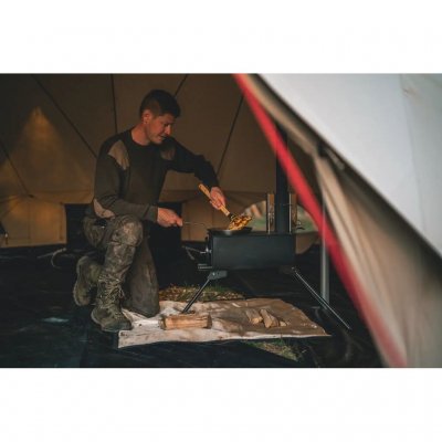 Frying pan for open fire and stove with a diameter of 30 cm and a long handle