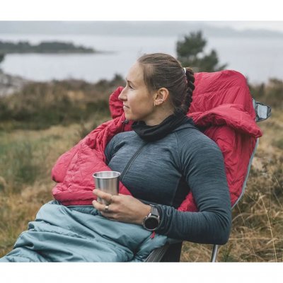 The sleeping bag uses double layers of insulation which, combined with the body-shaped construction, provide good insulation wit