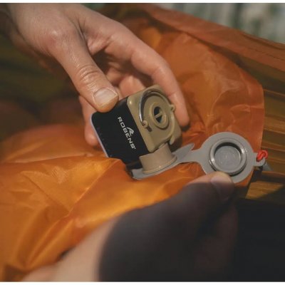 The ultra-light pump Torrin from Robens comes with a valve adapter and 5 nozzles.