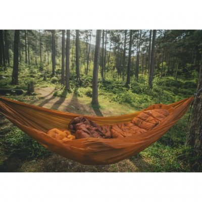 Hammock made from recycled, durable ripstop nylon with good breathability that effectively wicks away moisture.