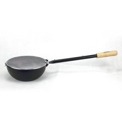 Adjustable length of the shaft and wooden handle so it does not get too hot to hold.