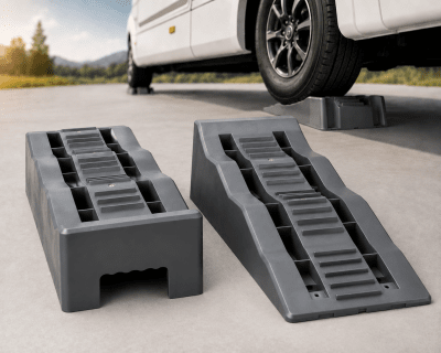 Wide 3-level levelling ramp from Vanheim, suitable for all types of vehicles.